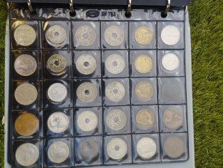 Álbum de monedas completo con 406