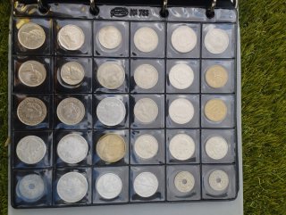 Álbum de monedas completo con 406