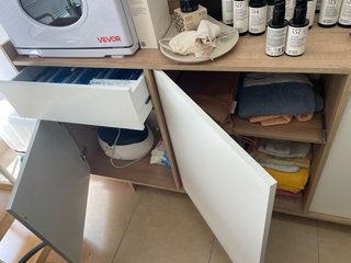 Aparador Roble y Blanco con 1 Cajón y 4 Puertas