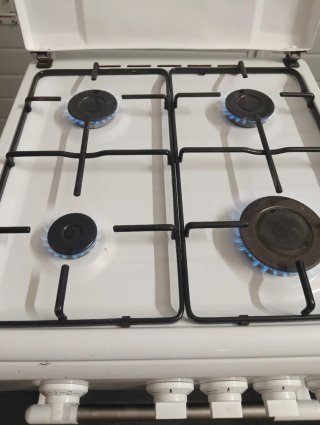 Cocina de gas butano mide 86 x50x50
