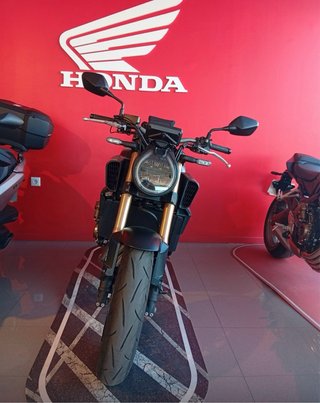 Honda CB 650R E-Clutch 2025 Negra PARTICULAR