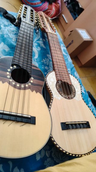 Charango en buen estado cada uno 250