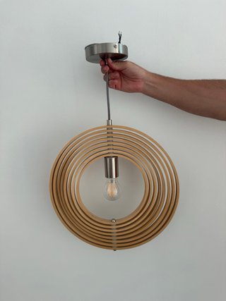Lámpara de techo geométrica madera y metal