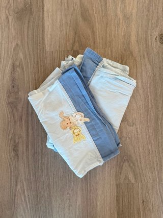 Juego de sábanas azul y blanco