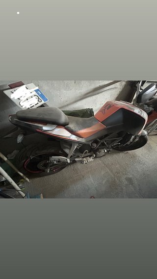 KTM Duke 125 Naranja y Negra