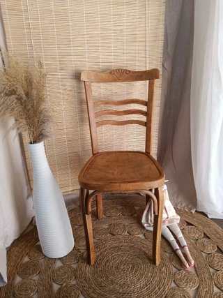 Silla Thonet restaurada a mano