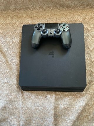 PS4 (PlayStation 4) Negra + Mando