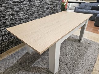 Mesa extensible de madera con 6 sillas