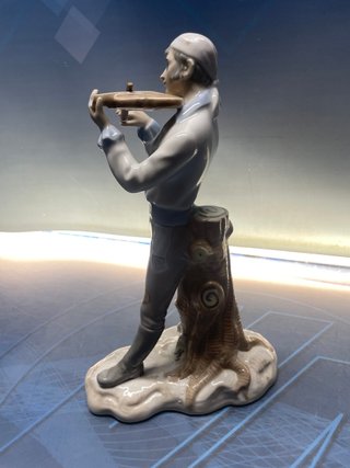 Figura Chico tocando el violin porcelana Sambo 33 CM