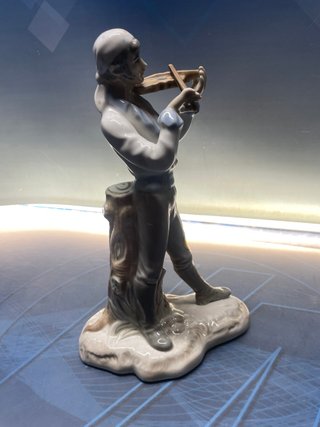 Figura Chico tocando el violin porcelana Sambo 33 CM