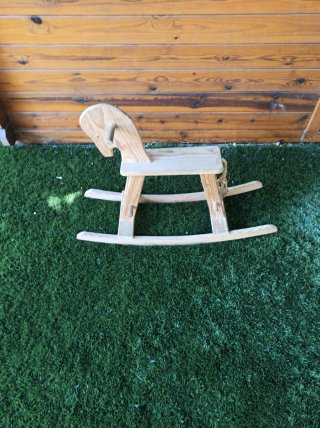 Caballito de madera para niños