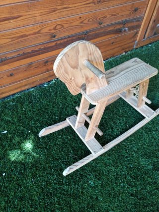 Caballito de madera para niños