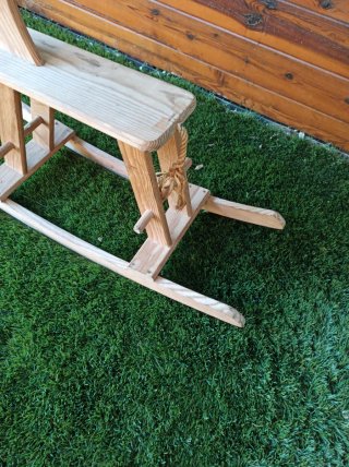 Caballito de madera para niños