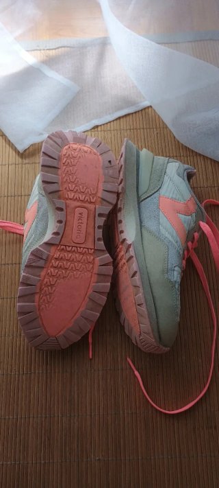 Zapatillas Victoria Talla 38 .Color crema y Rosa.