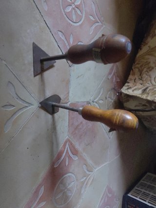 Herramientas antiguas de madera y metal