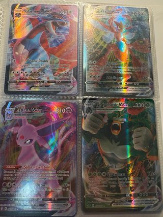 Álbum de cartas Pokémon Breakthrough casi lleno