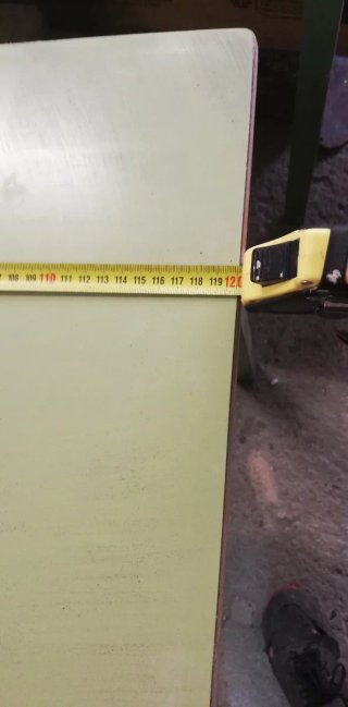 Banco mesa de trabajo con enchufes