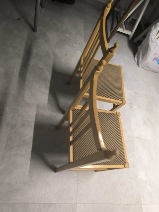 Dos sillas de pino