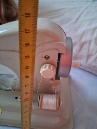 Máquina de coser de juguete Eureka