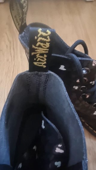 Botas Dr. Martens con corazones