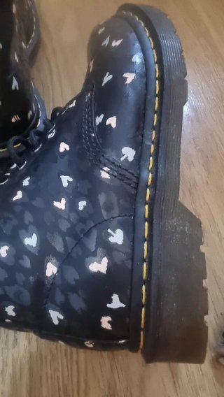 Botas Dr. Martens con corazones