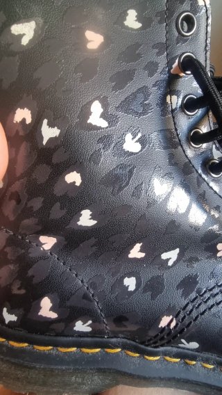 Botas Dr. Martens con corazones