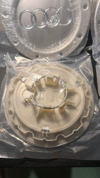 Tapabujes Audi 146mm modelo RS4 old Cromado