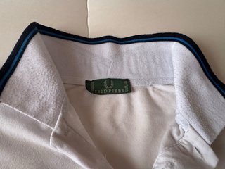 Polo Fred Perry Unisex Blanco y Azul