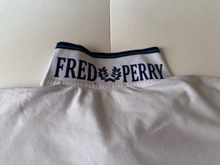 Polo Fred Perry Unisex Blanco y Azul