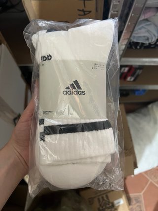 Lote Gimnasio: Zapatillas Nike, Calcetines y Botel