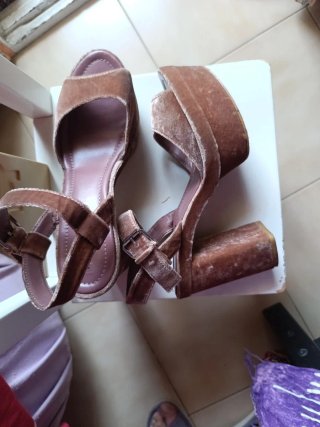 Sandalias Zara Terciopelo Marrón Rosado.