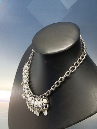5 collares, colgantes diferentes, con material reciclado y cadena, observa las fotos
