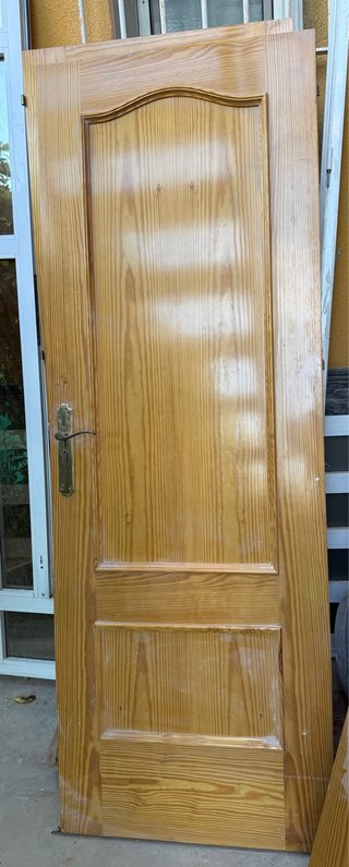 Puerta madera maciza