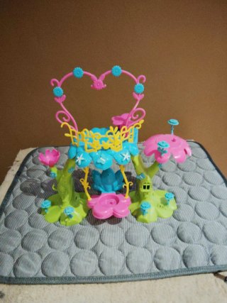 Árbol Pinypon con accesorios
