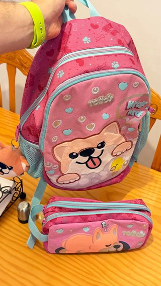 Mochila y estuche Totto a juego