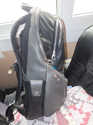 Mochila Piquadro Negra y Gris