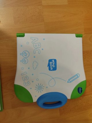 MagiBook con 3 libros interactivos Vtech