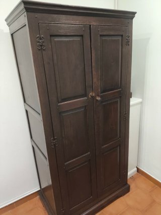 Armario antiguo madera maciza altillo perchero