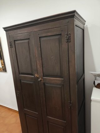 Armario antiguo madera maciza altillo perchero