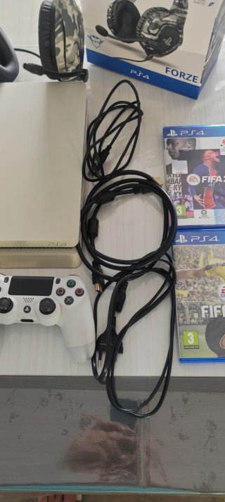PS4 (PlayStation 4) Bianca + Giochi e Accessori