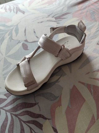 Sandalias blancas cómodas
