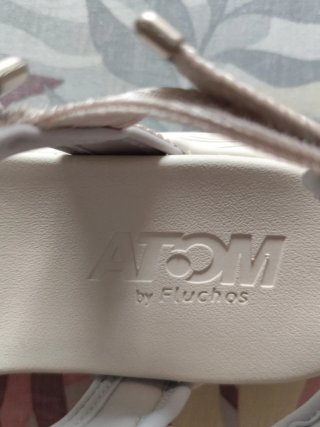Sandalias blancas cómodas