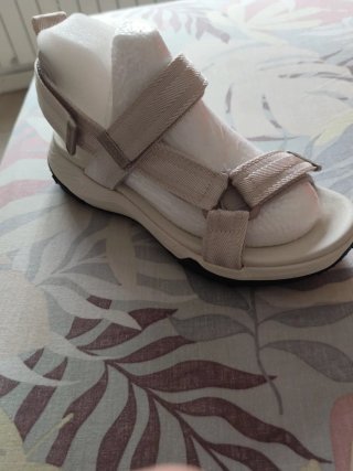 Sandalias blancas cómodas