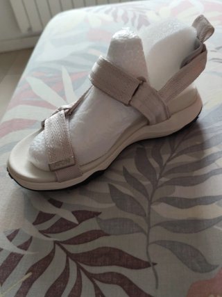 Sandalias blancas cómodas
