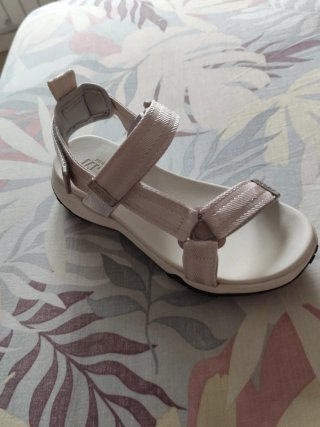 Sandalias blancas cómodas