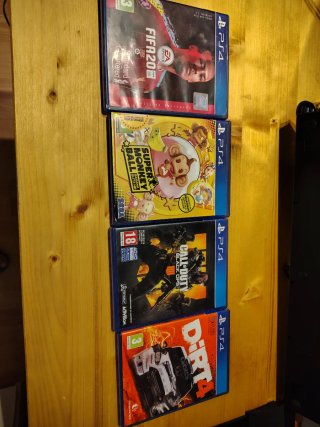 4 Giochi PS4: FIFA 20, DiRT 4, COD, Super Monkey B