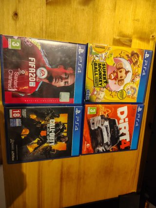 4 Giochi PS4: FIFA 20, DiRT 4, COD, Super Monkey B
