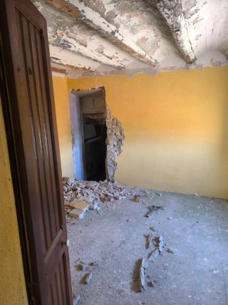 Casa de pueblo con jardín para reformar