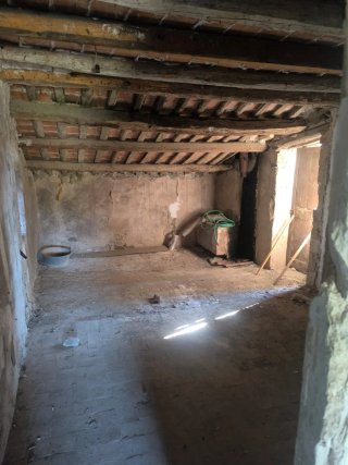 Casa de pueblo con jardín para reformar