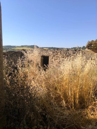 Casa de pueblo con jardín para reformar